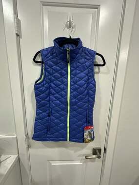 The North Face Women's ThermoBall Quilted Vest Coastline Blue XS